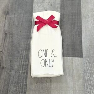 Rae dunn artisan collection valentine  100%  cotton set of 2 kitchen Towels New